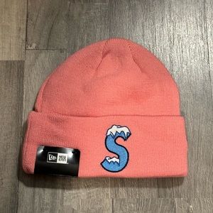 Supreme S logo new era beanie